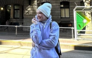 Putri Anne Umbar Konten Estetik Pakai Hoodie, Kecantikan Jadi Buah Bibir