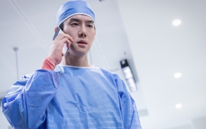 Kemampuan Jahit Yoo Yeon Seok di 'Dr. Romantic 3' Disorot Dokter Asli