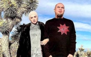 Outfit Ahmad Dhani Tak Selaras Mulan Jameela Saat Hadiri Kelulusan Sang Putri, Ramai Disorot
