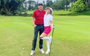 Ayu Dewi dan Regi Datau Ultah Nikah Romantis ke-11, Sosok Ngintip di Kolong Meja Bikin Ngabrut
