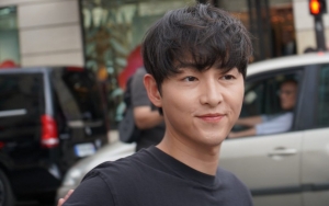 Penampilan Perdana Song Joong Ki Usai Jadi Ayah Makin Bersinar