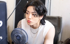 Jungkook BTS Berusaha Bantu Orang Saat Dikepung Kerumunan Sepulang dari AS