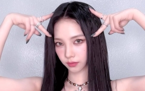 Karina aespa Usung Gaya Punk Rock Saat Berangkat ke Indonesia