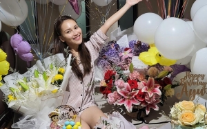 Ayu Ting Ting Disangka Oplas Gegara Wajah Berubah Aneh Kala Foto Bareng Kevin Sanjaya