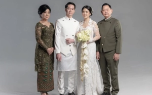 Valencia Tanoe Pamer Foto Keluarga Bak Royal Family, Kecantikan Ibu Kevin Sanjaya Curi Perhatian