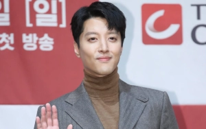 Comeback Drama Netflix, Lee Dong Gun Curhat Rasa Sakit Usai Cerai Dari Jo Yoon Hee