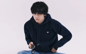 Beda Aura V BTS Saat Senyum & Tidak di Potret Paris Tuai Perhatian