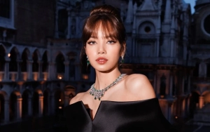 Buang Poni, Lisa BLACKPINK Bikin Reporter Gemas Gegara Protes di Sesi Foto Acara BVLGARI