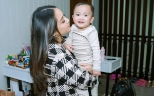 Rayyanza Jutek Tapi Ganteng di Foto Idul Adha, Pose Andalan Jari di Pipi Bikin Gemas