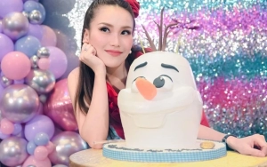 Ayu Ting Ting Jadi Jagal Sapi Sehari, Kaki Mulus dan Celana Pendek Ikut Jadi Omongan