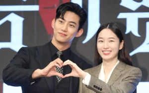 'Heartbeat' BTS: Taecyeon 2PM & Won Ji An Rebahan Bareng Usai Syuting Ciuman