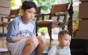 Rayyanza Beri Rafathar Morning Hug Hingga Gandeng Tangan, Vibes Tuan Muda Bak Lee Dong Wook-Kim Bum