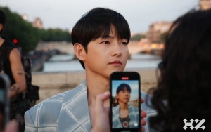 Song Joong Ki Pamer Vlog Baru, Ngaku Digunjing Keluarga Lakukan Tingkah Konyol di Video