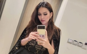 Ala Idol K-Pop, OOTD Manggung Ayu Ting Ting Dinilai Kelewat Vulgar