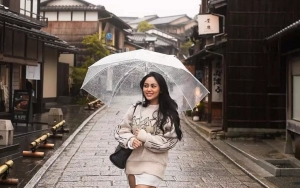 Rachel Vennya Makin Percaya Diri Pamer Foto Ala Hot Mama dengan Setelan Transparan