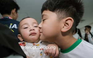 Rayyanza Bucinin Rafathar, Aksi Panggil-Panggil 'Aa' Meski Sedang Tak Bersama Bikin Gemas