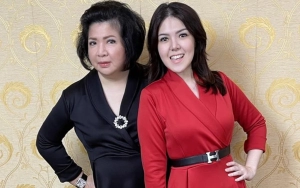 Tina Toon Joget Bareng Sang Ibu di Hari Pernikahan, Gerakan Bolo-Bolo Bikin Salfok
