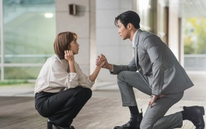 Jo Bo Ah Pamer Senyum Manis, Rowoon Beri Tatapan Serius di Poster 'Destined With You'
