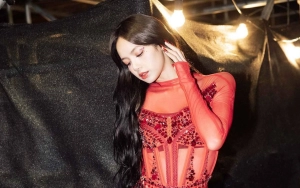 Visual Makin Memukau, Lisa Tampil Dengan Riasan Bold Dan Tatanan Rambut Curly di Majalah W