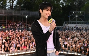 Promosikan 'Seven' Sambil Tampil Seksi Pose Bareng Jungkook, Rapper Latto Sukses Bikin Heboh