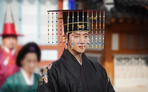 Junho 2PM Terganggu Kostum Saat Syuting Pernikahan Dengan Yoona SNSD di 'King the Land'