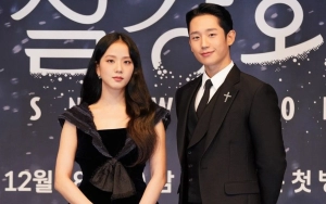 Jisoo BLACKPINK & Jung Hae In Tertangkap 1 Frame Saat Hadiri Premiere 'Smugglers'