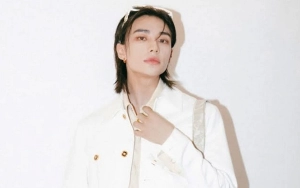 Perdana Berbalut Versace Usai Jadi BA, Visual Hyunjin Bikin Terpana di Panggung Lollapalooza