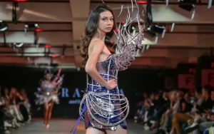 Yuki Kato Slay Ala Model Victoria's Secret, Kelakuan di Backstage di Luar Nalar