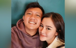 Jantung Ibu Denny Caknan Bermasalah Gegara Scroll TikTok, Gerak-Gerik Bella Bonita Disorot