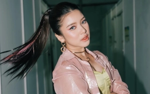 Outfit Manggung Tiara Andini Mirip Baju Renang, Stylist Kembali Banjir Kritik