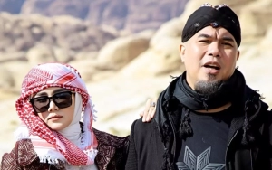 Mulan Jameela Pamer Peluk Mesra Ahmad Dhani di Atas Panggung Disambut Heboh