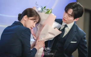 Meski Sudah Kenal Lama, Junho Sebut Chemistry Dengan YoonA Berbeda Saat Akting di 'King The Land'