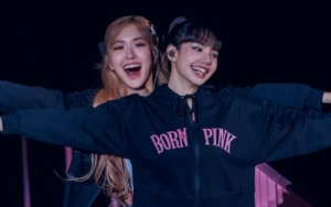 Lisa BLACKPINK Mendadak Cium Rose Sampai Berbekas di Konser 'BORN PINK' Vietnam