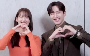 Staf Pribadi Lee Junho 2PM Terciduk Jaga YoonA SNSD di Kerumunan