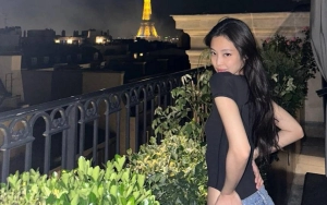 Jennie Bikin Kepincut Kembali Pose Menggoda Bareng Mobil Porsche Mewahnya