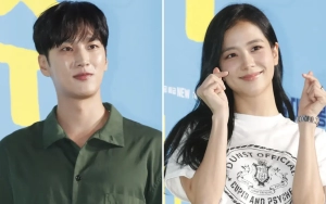 Ahn Bo Hyun Tertangkap Panik Kala Jisoo BLACKPINK Lewat Depannya di Premier 'Smugglers'