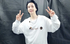 Suga BTS Akhirnya Pamerkan Tato Persahabatan di Penutupan Konser 'D-Day'