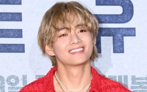 Gaya V BTS di Premiere 'Concrete Utopia' Digoda Mau 17 Agustusan