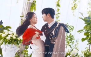 Cha Eun Woo ASTRO & Han So Hee Menjelma Couple Kampus di Pemotretan Baru