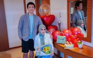 Cuman Sehari Pulang Ke Indonesia, Syahrini & Reino Barack Diduga Dikawal Aparat Negara