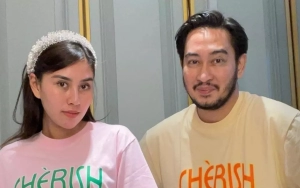 Syahnaz Sadiqah Cantik Berhijab Gandeng Jeje Govinda Siap Berangkat Umrah Malah Ramai Disentil