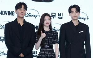 Lee Jung Ha Bom Foto Berdua, Go Yoon Jung Malah Salfok ke Potret Ganteng Kim Do Hoon