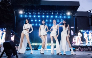 BLACKPINK Konser di Tengah Hujan Lebat di Stadion MetLife, Member Sampai Basah Kuyup