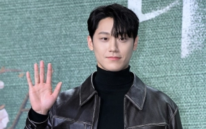 Penampakan Perdana Lee Do Hyun di Militer