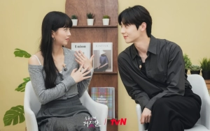 Gak Disiarkan, Hwang Minhyun Nemplok Pundak Kim So Hyun di Lokasi 'My Lovely Liar'