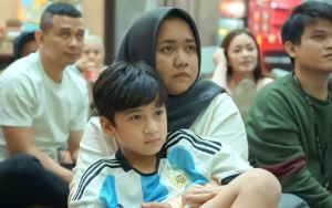 Rafathar Antusias Unboxing Kado-kado dari Karyawan RANS, Cara Pemberian Mbak Lala Berbeda