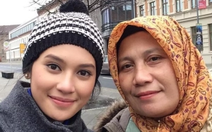Indah Permatasari Asyik Manjakan Mertua, Ibunda Ungkit Attitude Ortu Arie Kriting