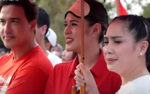 Aksi Sengit Nagita Slavina Lomba Makan Kerupuk Lawan Raisa Sampai Berdarah-Darah