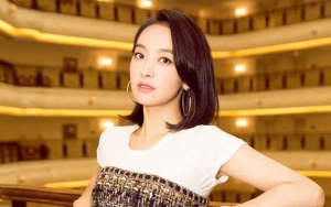 Bikin Pangling Pakai Lipstik Merah di Majalah, Victoria f(x) Bicara Soal Perubahan Nilai Kehidupan