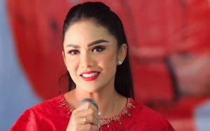 Kris Dayanti Liburan Bareng Keluarga, Keberadaan Amora Curi Fokus